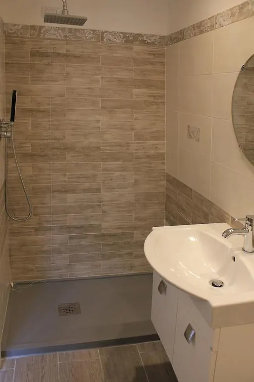 **  Hotel B&B Francesca Varazze İtalya