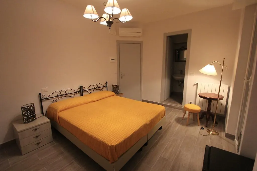 **  Hotel B&B Francesca فاراتسي إيطاليا